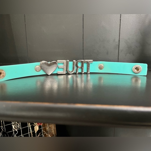 BCBG “TRUE 🤍” Teal Silicone Snap Bracelet - Picture 11 of 12